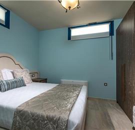 6 bedroom luxury villa with pool near Agia Pelagia, sleeps 12